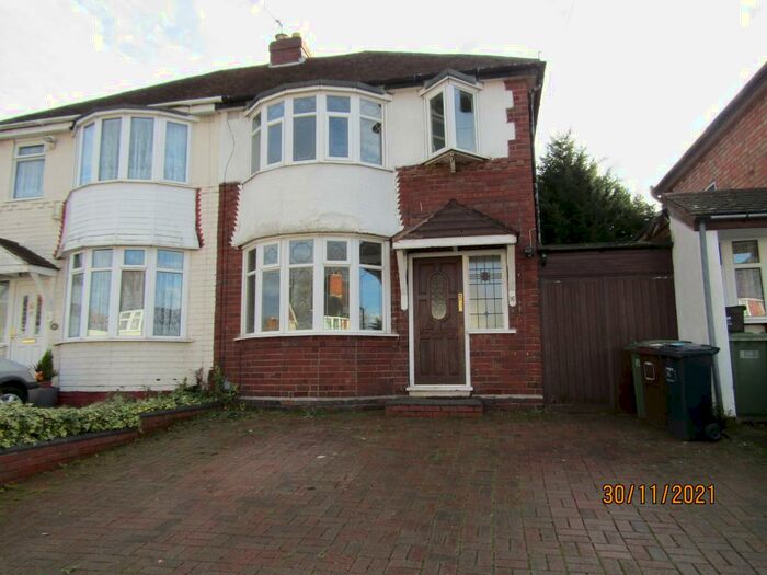 3 Bedroom Semi-Detached House To Rent In Valley Road, Solihull, West Midlands, B92