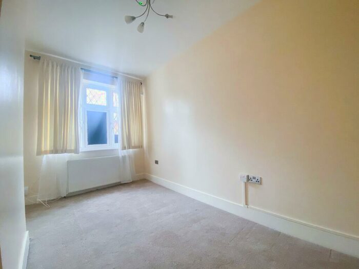 Studio To Rent In Uxbridge Road, Stanmore, HA7