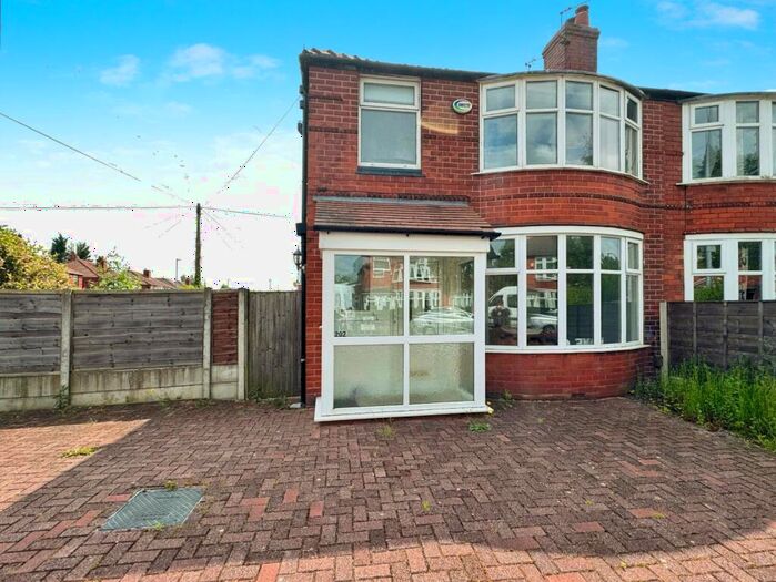 3 Bedroom Semi-Detached House To Rent In School Grove, Manchester, Withington, M20