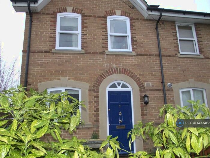 3 Bedroom End Of Terrace House To Rent In Prospect Place, Bromley, BR2