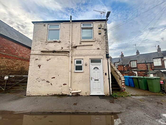 2 Bedroom Flat To Rent In Bed Ground Floor Flat, Olivers Lane, Bridlington, YO15