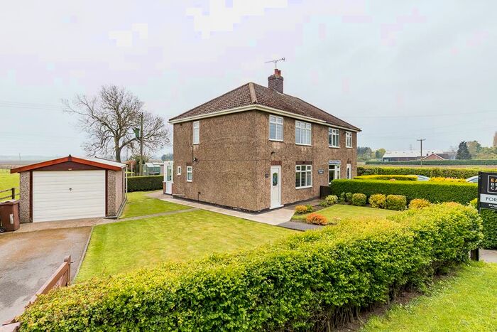 3 Bedroom Semi-Detached House For Sale In Crosby-Le-Moor Cottages, Neap House Road, Gunness, DN15