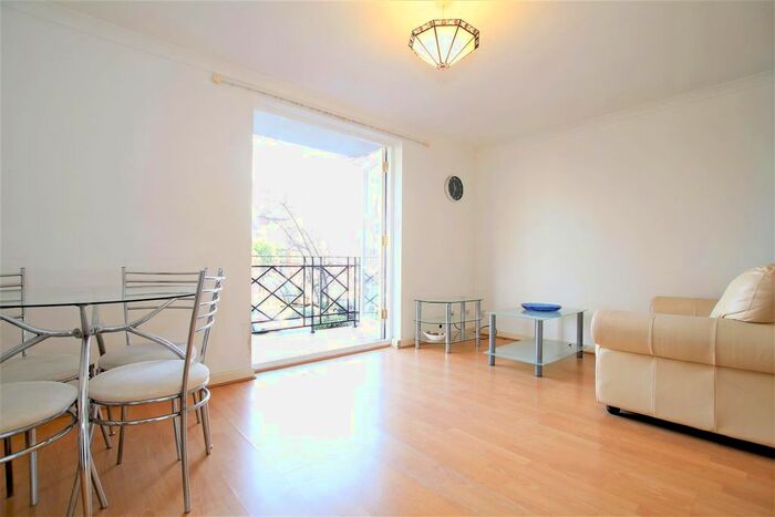 1 Bedroom Property To Rent In Brompton Park Crescent, Fulham, London, SW6