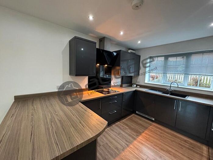 3 Bedroom Town House To Rent In Bawtry Road, Rotherham, South Yorkshire, S60