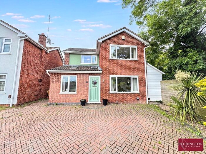 3 Bedroom Detached House For Sale In Park Rise, Leicester, LE3