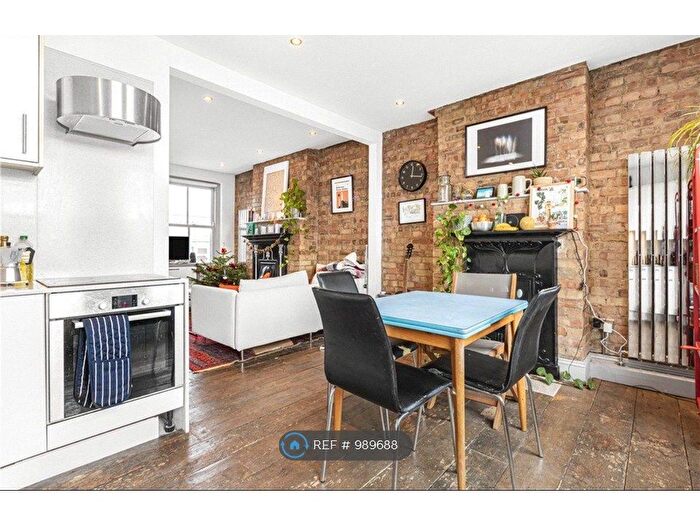 2 Bedroom Flat To Rent In Roman Road, London, E3