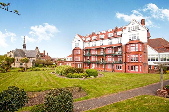 2 Bedroom Flat For Sale In The Durlocks, Folkestone, Kent, CT19