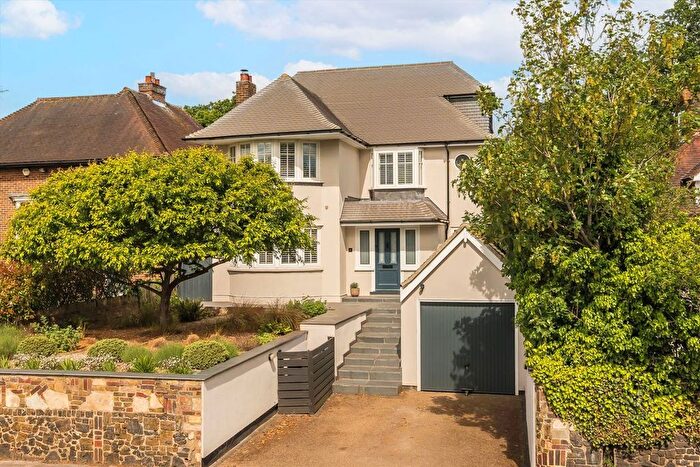 4 Bedroom Detached House For Sale In Portsmouth Road, Thames Ditton, KT7