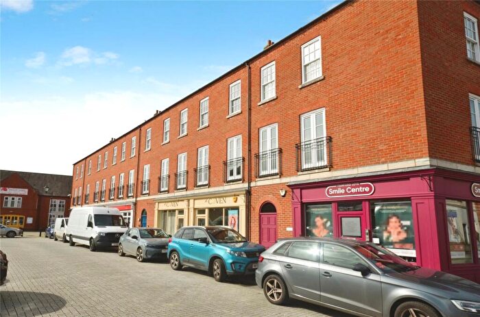 2 Bedroom Apartment For Sale In Hampden Square, Aylesbury, HP19