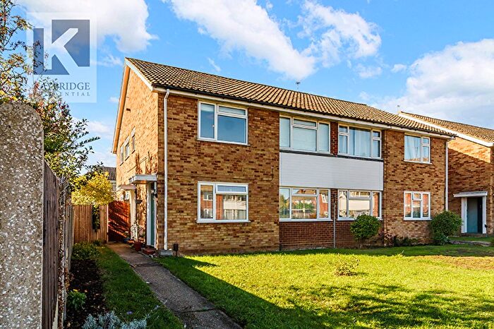 2 Bedroom Flat For Sale In Larkspur Way, Epsom, KT19