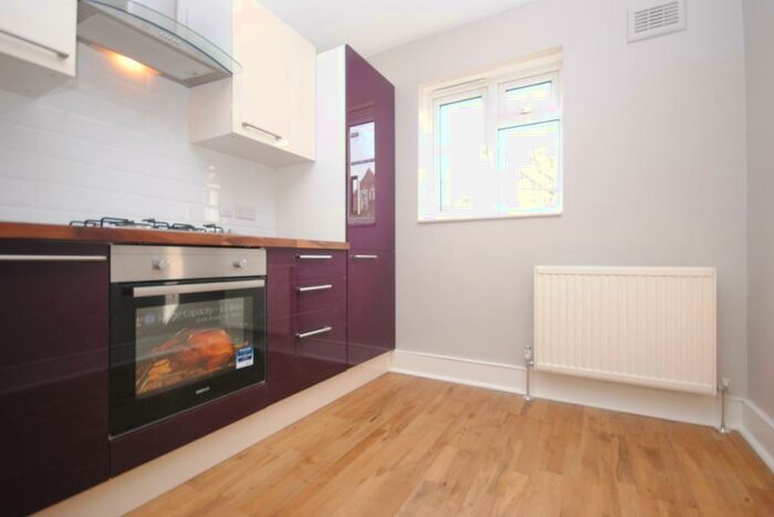 1 Bedroom Flat To Rent In Pennethorne Road Peckham, SE15