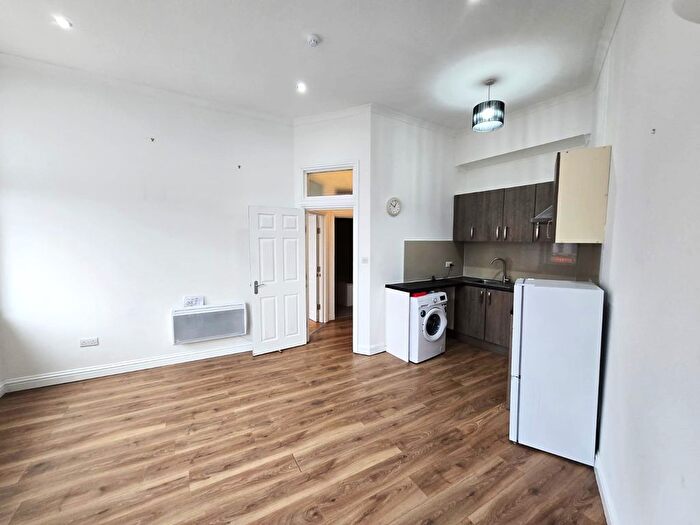 1 Bedroom Flat To Rent In Stoke Newington Road, London, N16