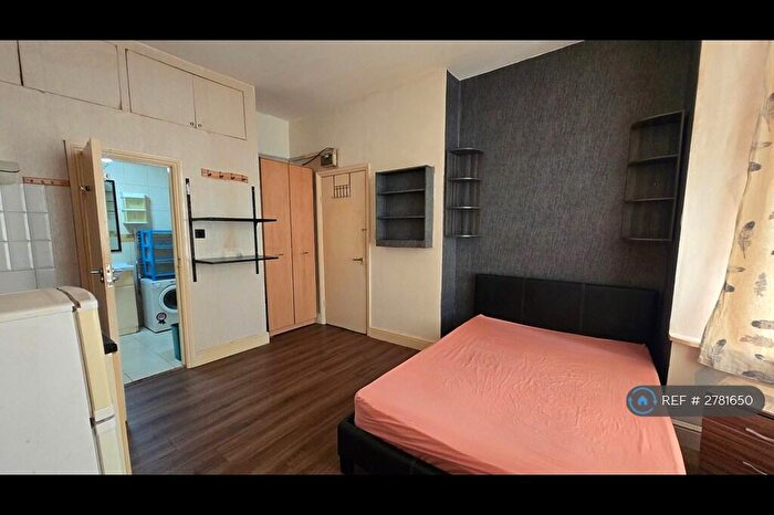 Studio To Rent In Sunny Gardens Road, London, NW4