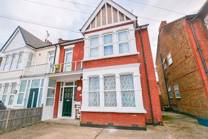 Studio To Rent In Elderton Road, Westcliff-On-Sea, SS0