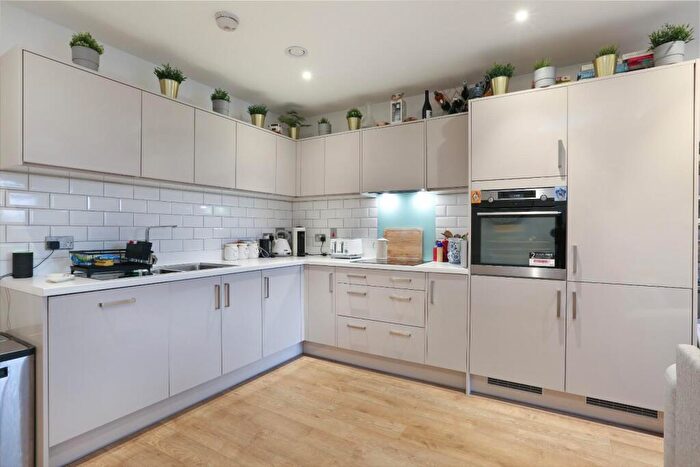 1 Bedroom Flat For Sale In Broome Way, London, SE5