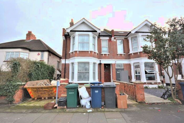 5 Bedroom Semi-Detached House To Rent In Park Road, Hendon, NW4