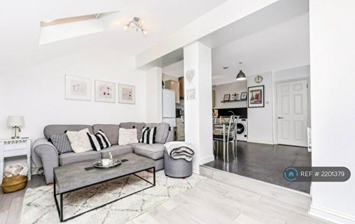 1 Bedroom Flat To Rent In Slipshatch Road, Reigate, RH2