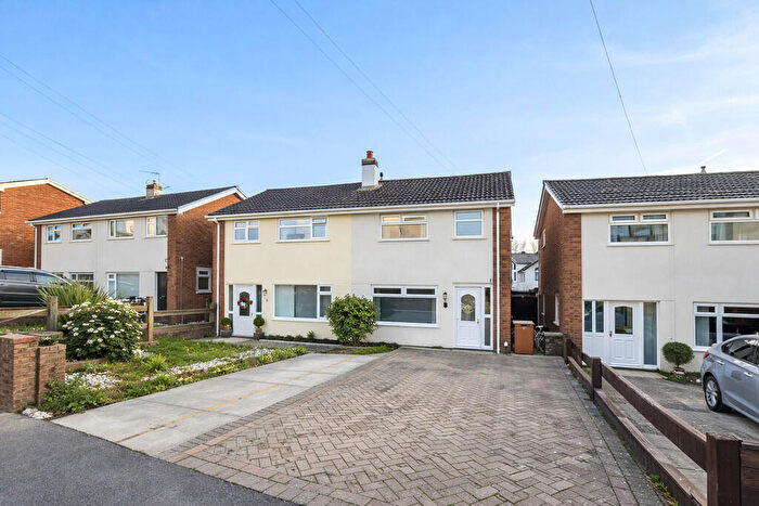 3 Bedroom Semi-Detached House For Sale In The Spinney, Pontllanfraith, NP12
