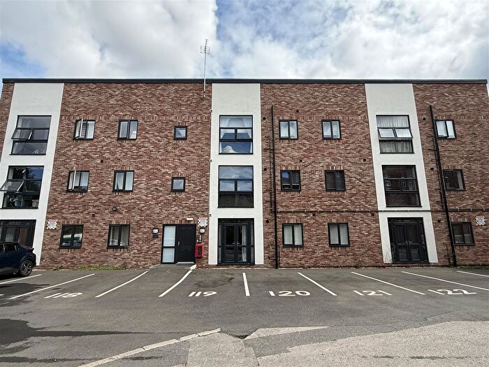 2 Bedroom Flat To Rent In Chadwick Court, Woodlands Village, Wakefield, WF1