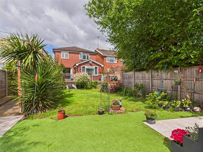 4 Bedroom Detached House For Sale In Chestnut Grove, Purley, Reading, RG8