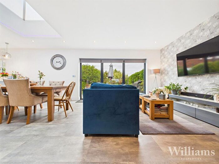 3 Bedroom Semi-Detached House For Sale In Wellington Street, Thame, OX9