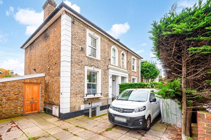 1 Bedroom Flat To Rent In Wheatfield Way, Kingston, Kingston Upon Thames, KT1