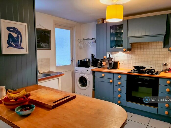 2 Bedroom Flat To Rent In South Street, Brighton, BN1