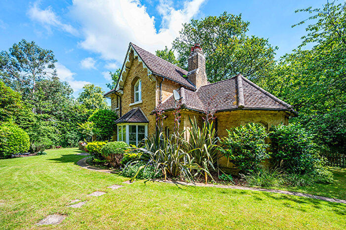 3 Bedroom Detached House For Sale In Nutfield Road, Redhill, RH1