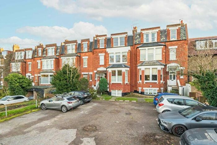 2 Bedroom Flat To Rent In Colney Hatch Lane, London, N10