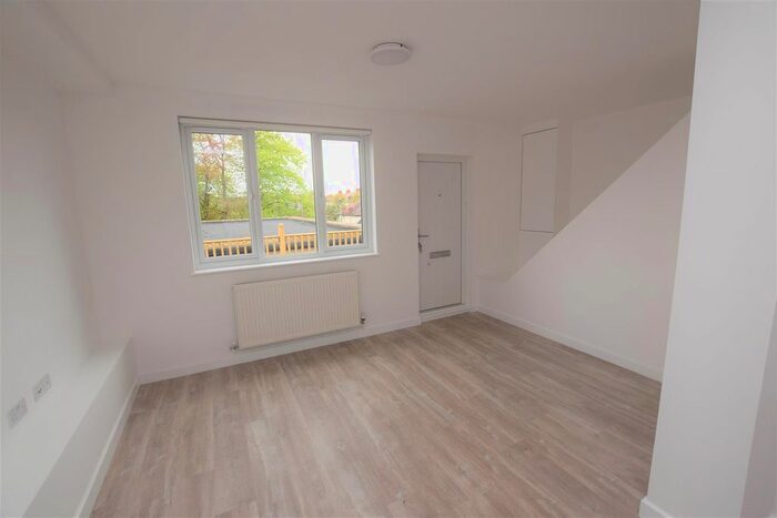 2 Bedroom Flat To Rent In Finchley Road, London, NW11