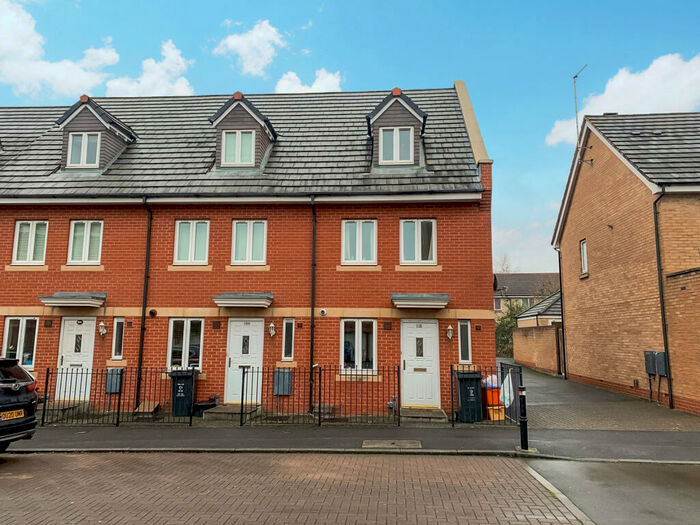 3 Bedroom Terraced House To Rent In Padstow Road, Swindon, Wiltshire, SN2