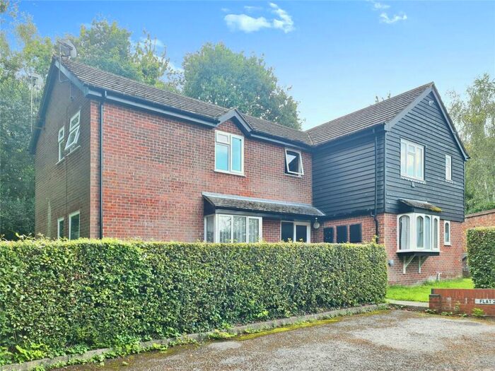 Flat To Rent In Kensington Fields, Dibden Purlieu, Southampton, Hampshire, SO45