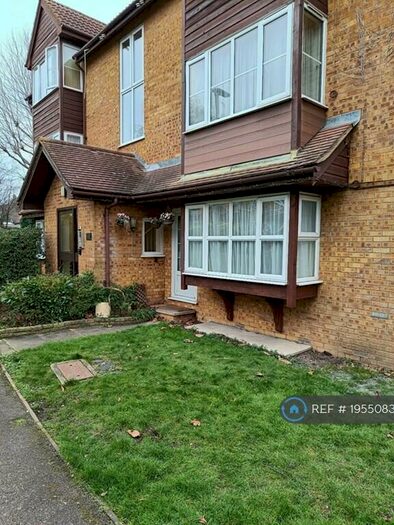 Studio To Rent In Pendragon Walk, London, NW9