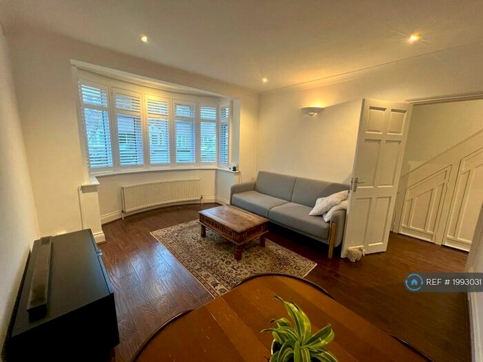 2 Bedroom Flat To Rent In Carlyon Close, Wembley, HA0