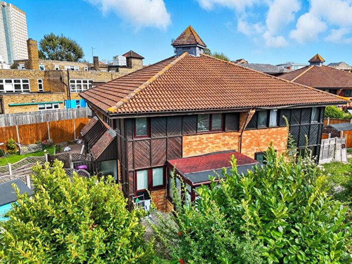 2 Bedroom Semi-Detached House For Sale In Friars Mead, London, Greater London, E14