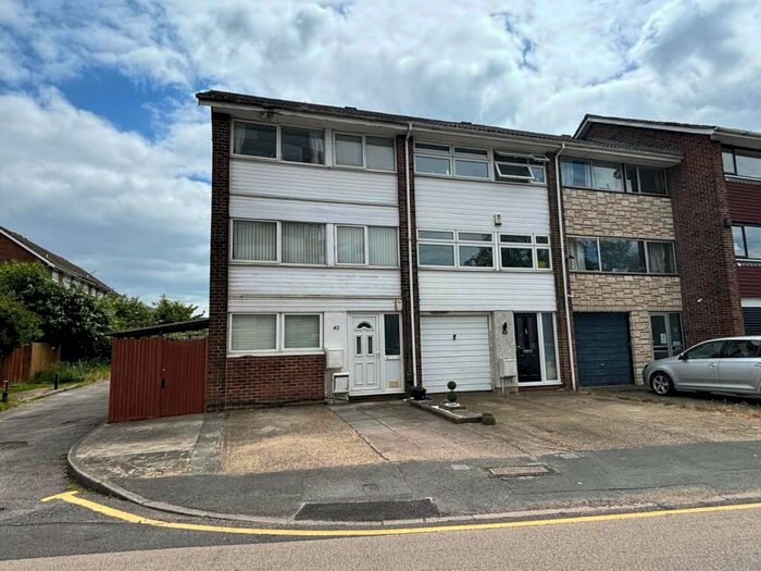 1 Bedroom Flat To Rent In Azalea Drive, Swanley, BR8