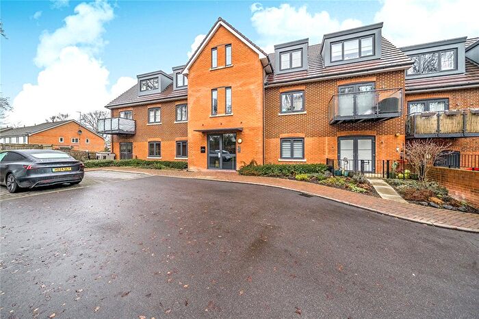 2 Bedroom Flat For Sale In Wildridings Road, Bracknell, Berkshire, RG12