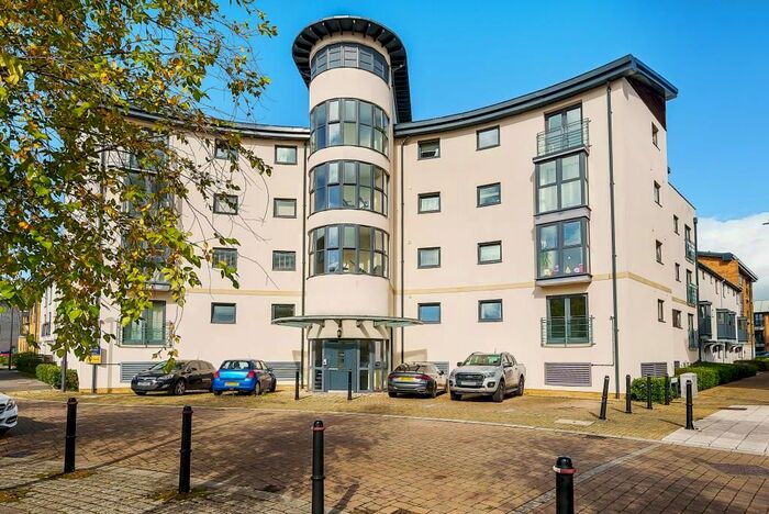 2 Bedroom Flat To Rent In Holly Court, Angel Ridge, SN1