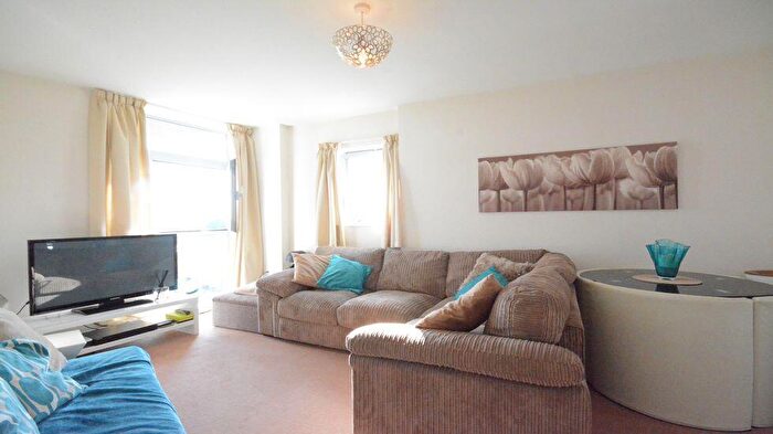 2 Bedroom Flat To Rent In Kelvin Gate, Bracknell, RG12