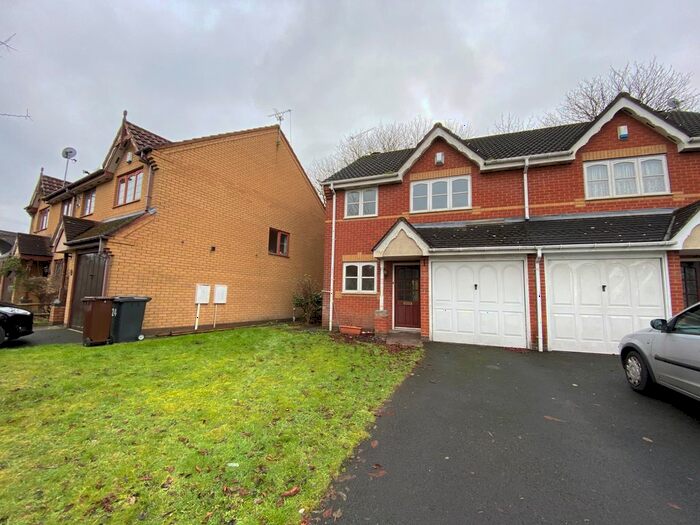 3 Bedroom Semi-Detached House To Rent In Viaduct Drive, Dunstall, Wolverhampton, WV6