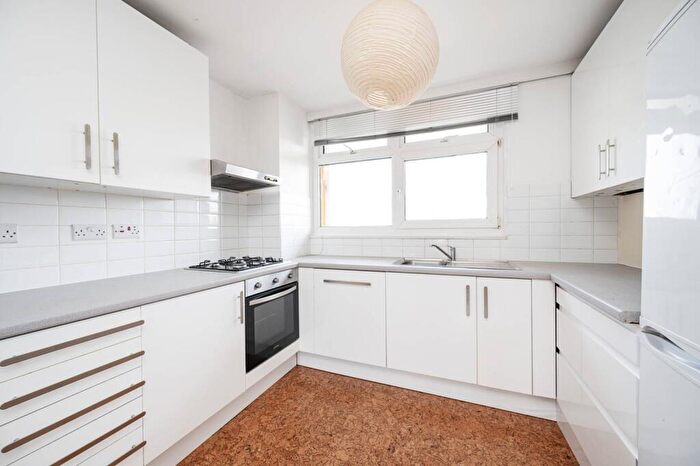 2 Bedroom Flat To Rent In Ellsworth Street, Bethnal Green, London, E2