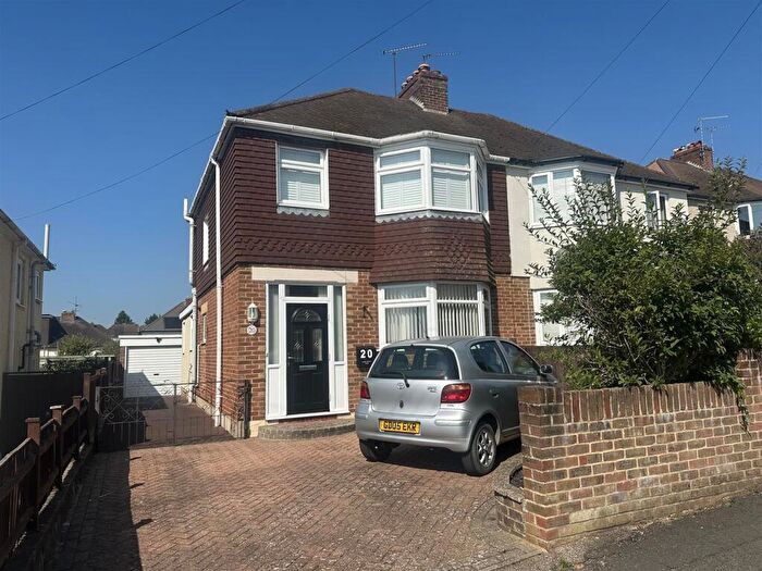 2 Bedroom Semi Detached House For Sale In Chamberlain Avenue, Barming, Maidstone, ME16