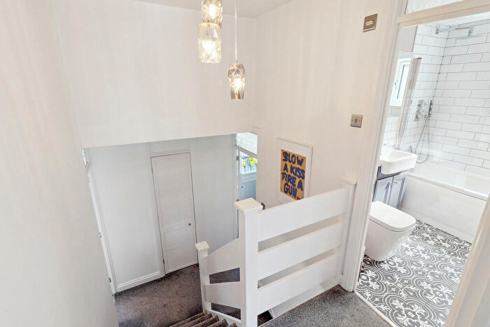 4 Bedroom Detached House For Sale In Glyders, South Benfleet, SS7