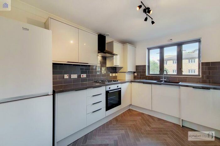 1 Bedroom Apartment To Rent In Compass Point, Limehouse, E14