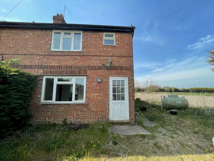 3 Bedroom Semi-Detached House For Sale In Money Bridge Lane, Pinchbeck, PE11