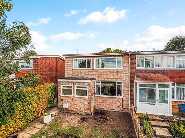 4 Bedroom End Of Terrace House For Sale In Highlands Road, Andover, SP10