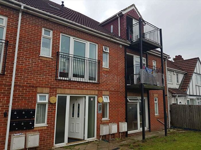 2 Bedroom Flat To Rent In Walton Avenue, Harrow, Harrow, HA2