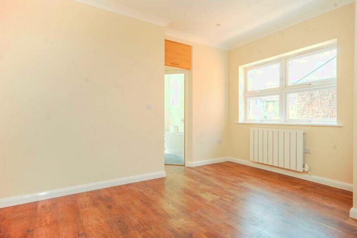 1 Bedroom Flat To Rent In Farnham Road, Guildford, GU2
