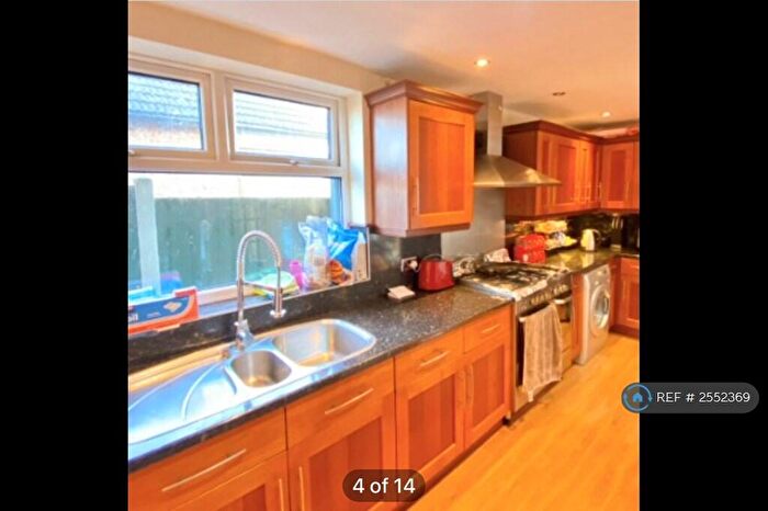4 Bedroom Semi-Detached House To Rent In Lodge Lane, Romford, RM5