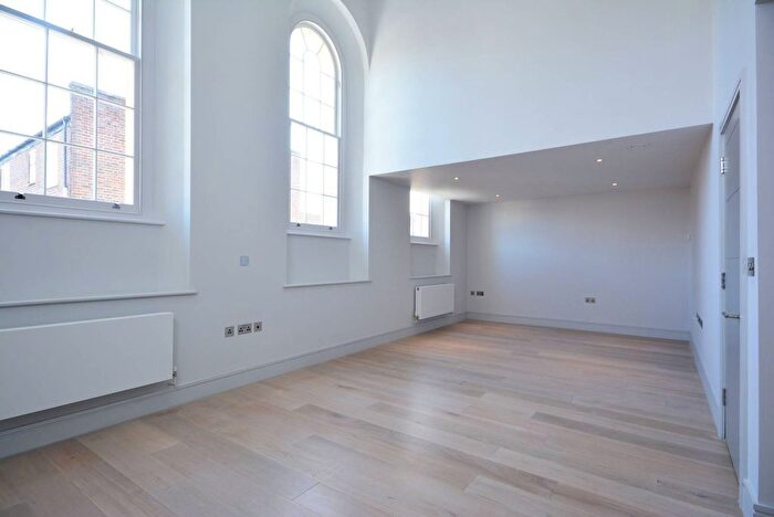 2 Bedroom Flat To Rent In Market Place, Brentford, TW8